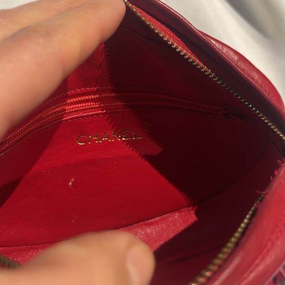 Chanel red CC Oval Lambskin Small Vintage Bag - Picture 14 of 15